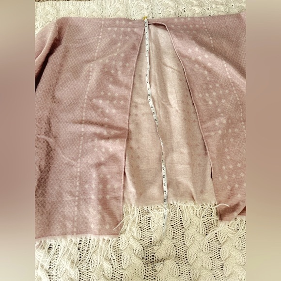 ✨Gentle Fawn cream and pink shawl in good/fair condition. ✨ - Picture 3 of 7